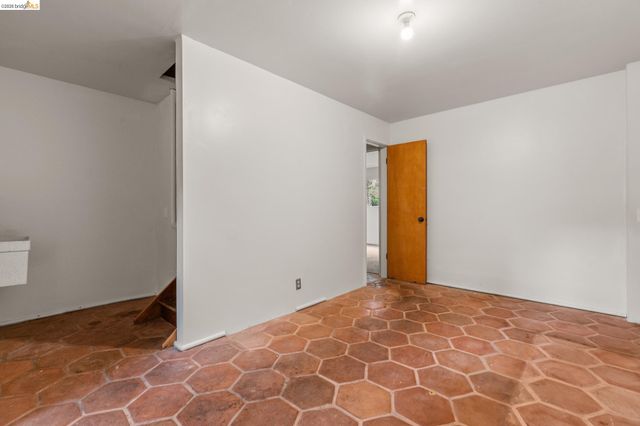 39 Canyon Rd, Berkeley, CA 94704