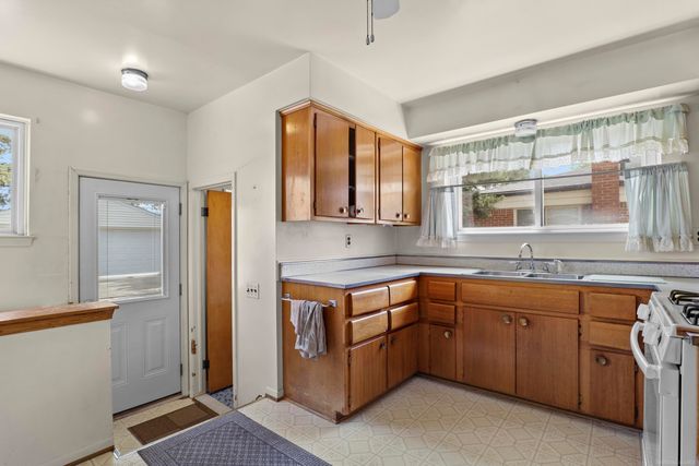 28450 Suburban Drive, Warren, MI 48088