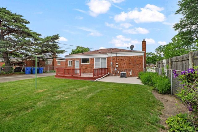 28450 Suburban Drive, Warren, MI 48088