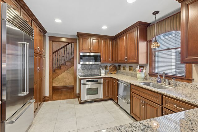 132 N Catherine Street, La Grange, IL 60525