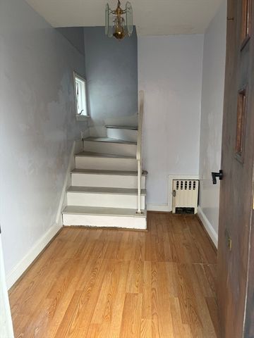 2 Wentworth Ter 2, Malden, MA 02148