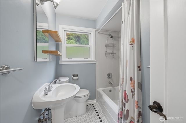 3217 36th Avenue W, Seattle, WA 98199