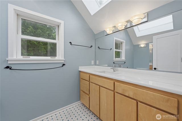 3217 36th Avenue W, Seattle, WA 98199