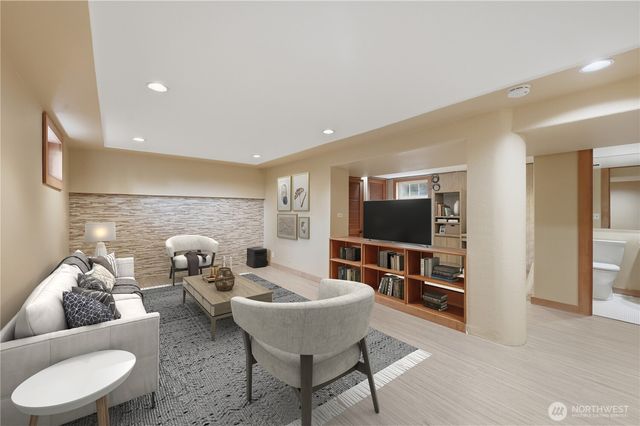 3217 36th Avenue W, Seattle, WA 98199