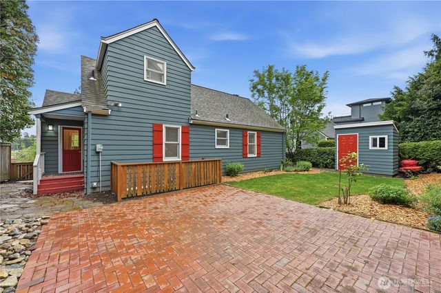 3217 36th Avenue W, Seattle, WA 98199