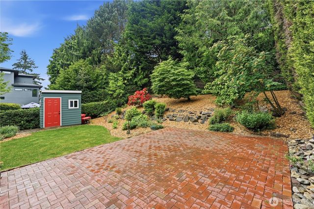 3217 36th Avenue W, Seattle, WA 98199