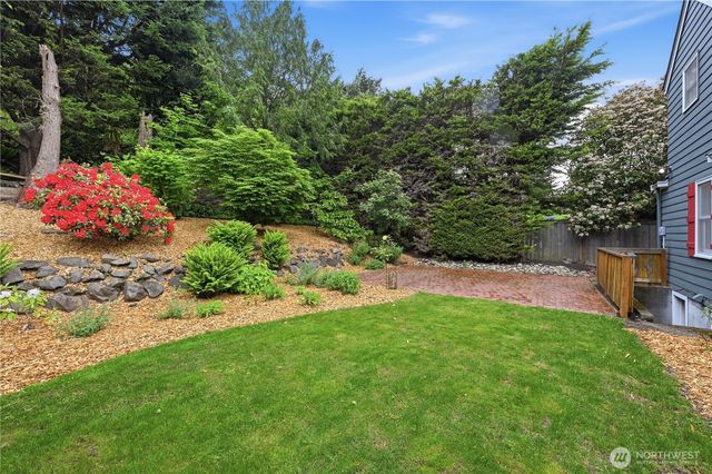 3217 36th Avenue W, Seattle, WA 98199
