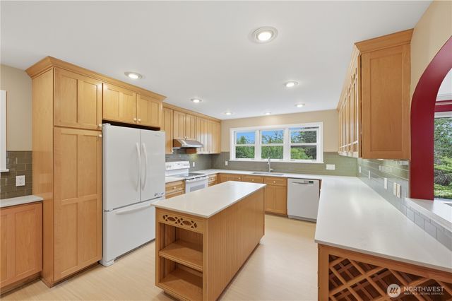 3217 36th Avenue W, Seattle, WA 98199