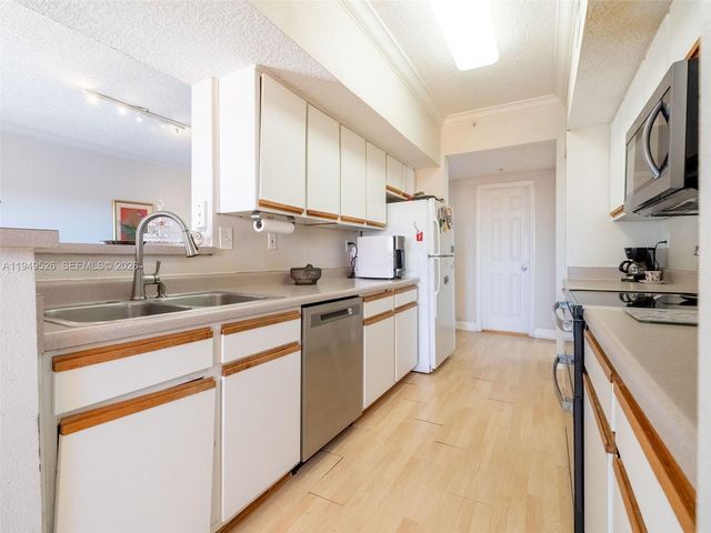 11700 SW 2nd Street 13202, Pembroke Pines, FL 33025