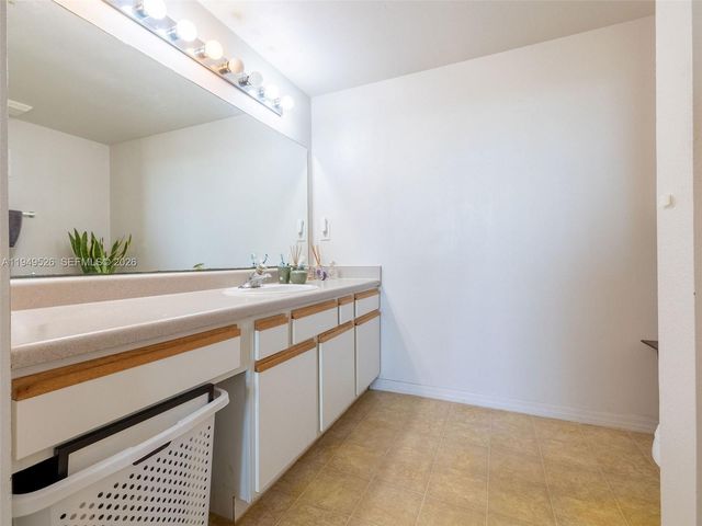 11700 SW 2nd Street 13202, Pembroke Pines, FL 33025
