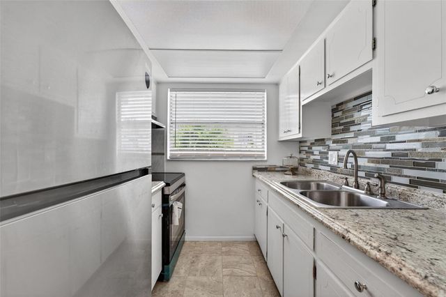 1221 DREW STREET A5, Clearwater, FL 33755