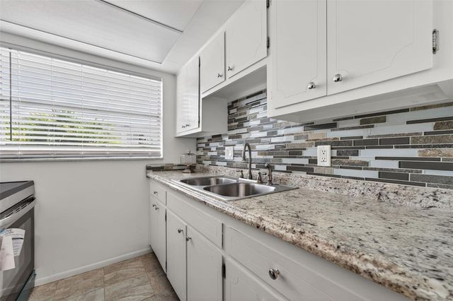 1221 DREW STREET A5, Clearwater, FL 33755