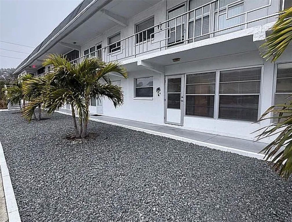 1221 DREW STREET A5, Clearwater, FL 33755