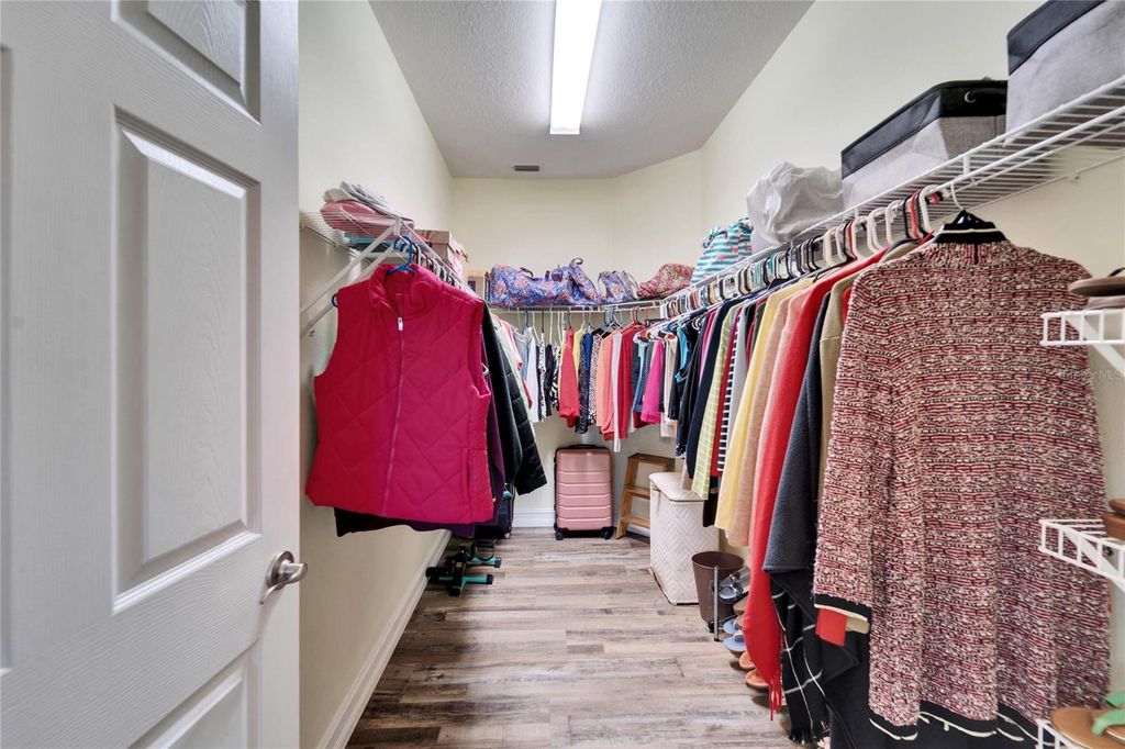 Image 27 of property listing at 15618 AURORA LAKE CIRCLE, Wimauma, FL 33598