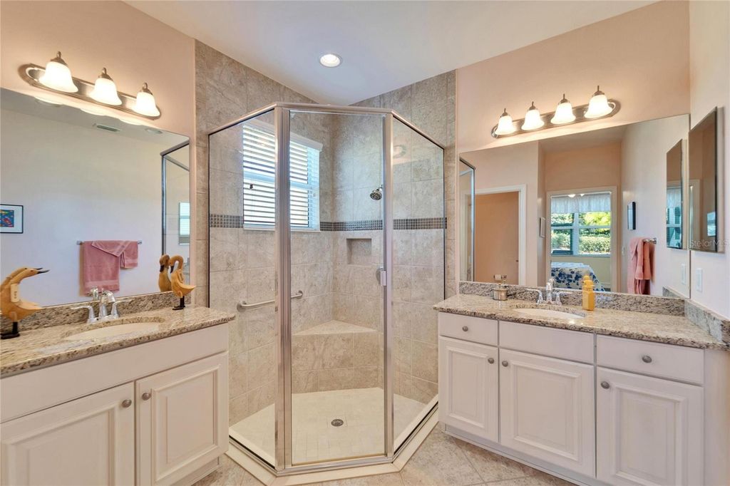 Image 28 of property listing at 15618 AURORA LAKE CIRCLE, Wimauma, FL 33598