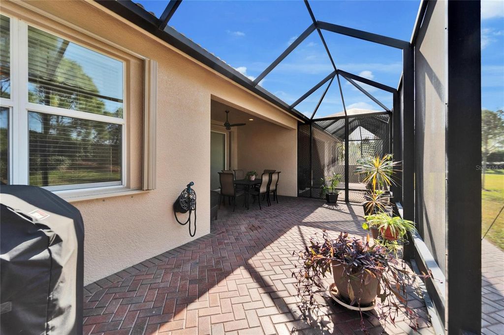 Image 43 of property listing at 15618 AURORA LAKE CIRCLE, Wimauma, FL 33598