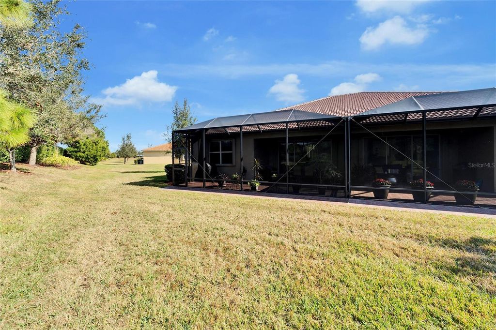 Image 45 of property listing at 15618 AURORA LAKE CIRCLE, Wimauma, FL 33598