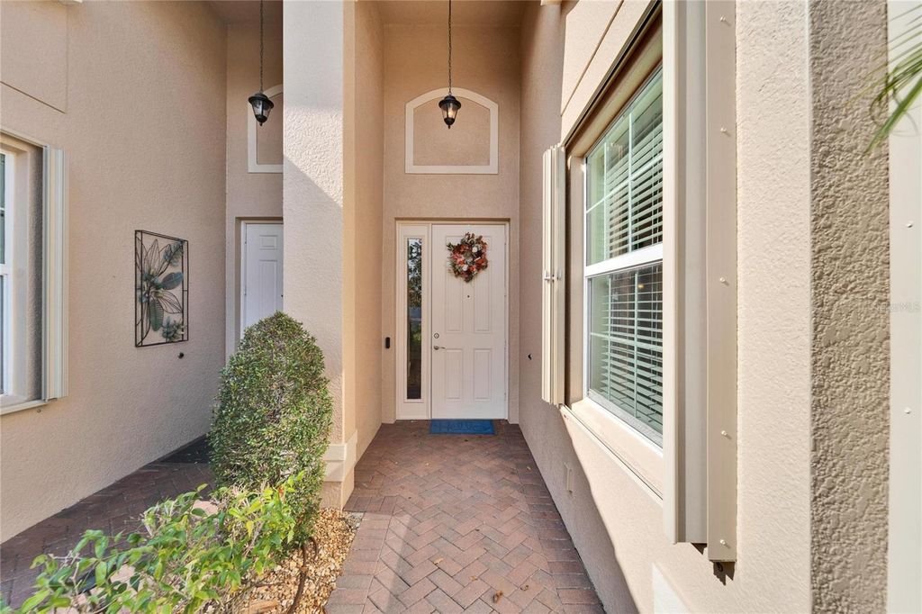 Image 6 of property listing at 15618 AURORA LAKE CIRCLE, Wimauma, FL 33598