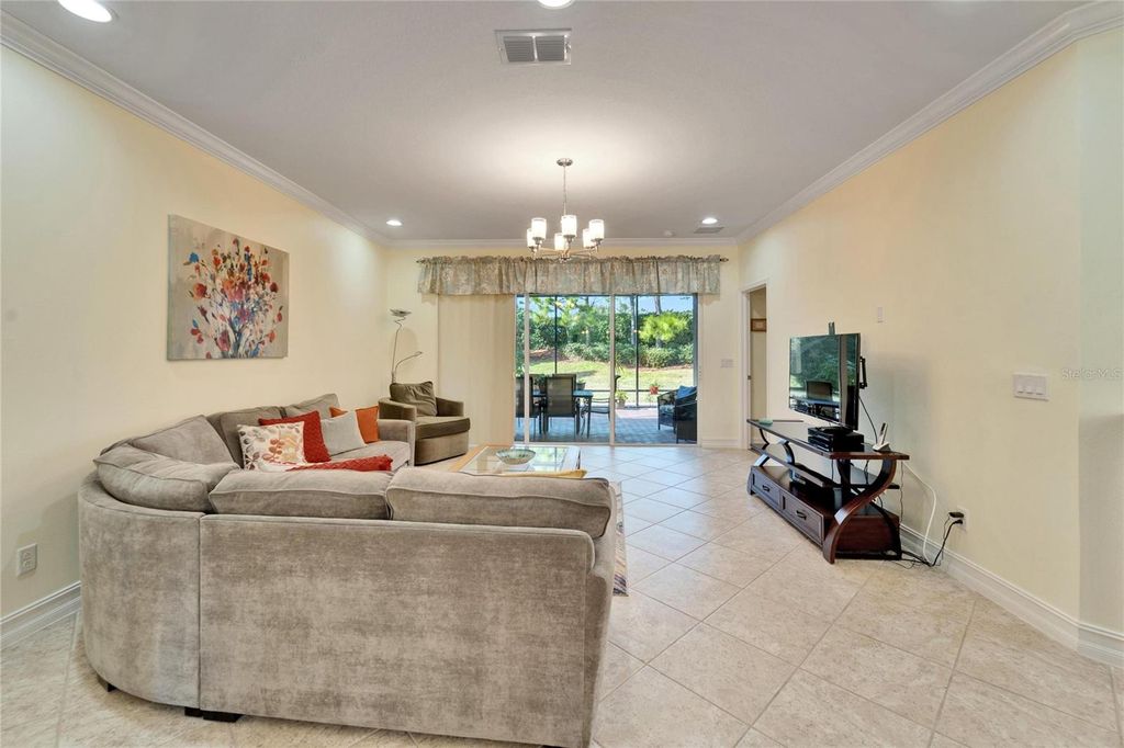Image 8 of property listing at 15618 AURORA LAKE CIRCLE, Wimauma, FL 33598