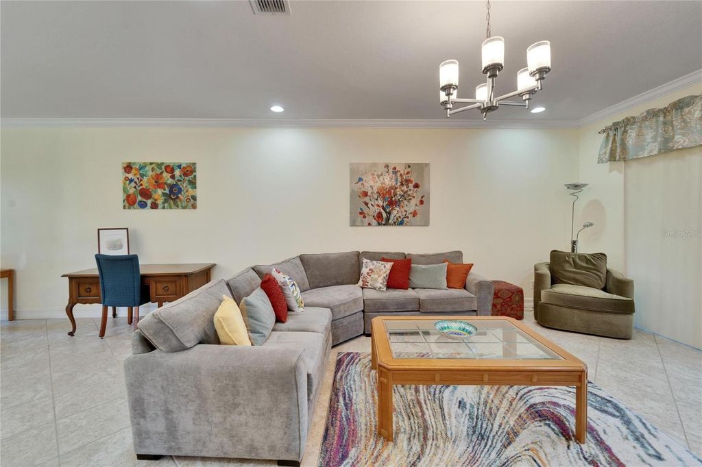 Image 9 of property listing at 15618 AURORA LAKE CIRCLE, Wimauma, FL 33598