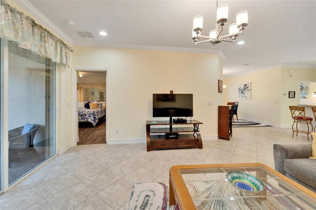 Image 10 of property listing at 15618 AURORA LAKE CIRCLE, Wimauma, FL 33598