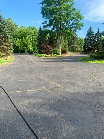 2480 S Baldwin Road, Orion Charter Township, MI 48360