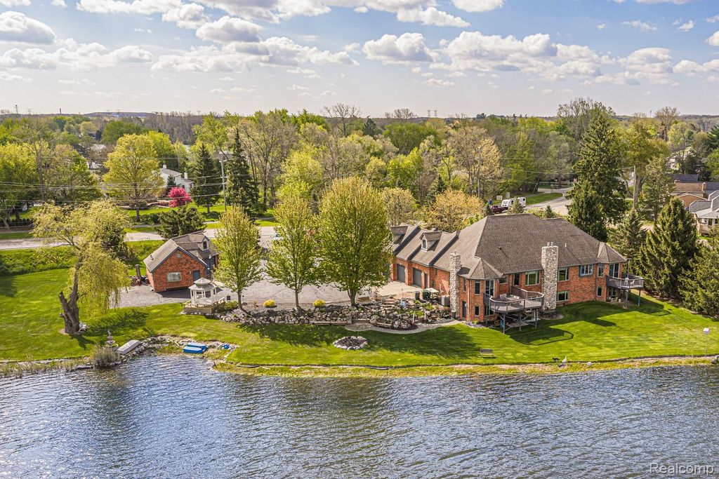 2480 S Baldwin Road, Orion Charter Township, MI 48360