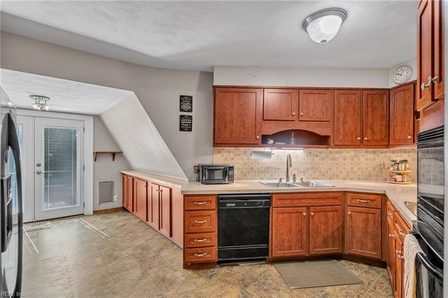 4868 Gardner LN, Suffolk, VA 23434