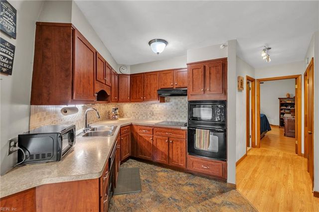 4868 Gardner LN, Suffolk, VA 23434