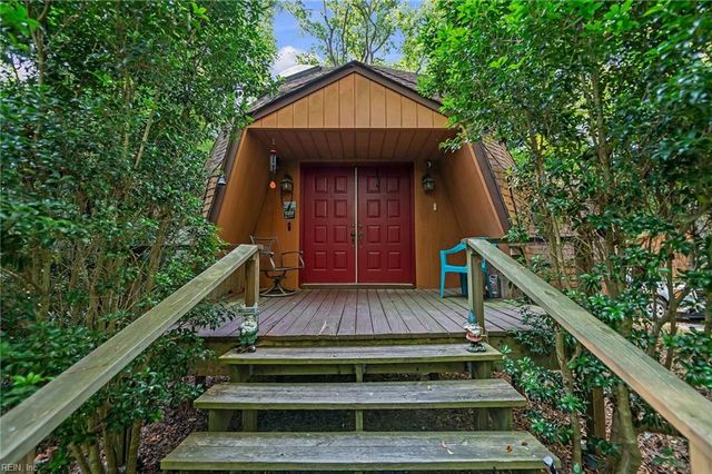 4868 Gardner LN, Suffolk, VA 23434