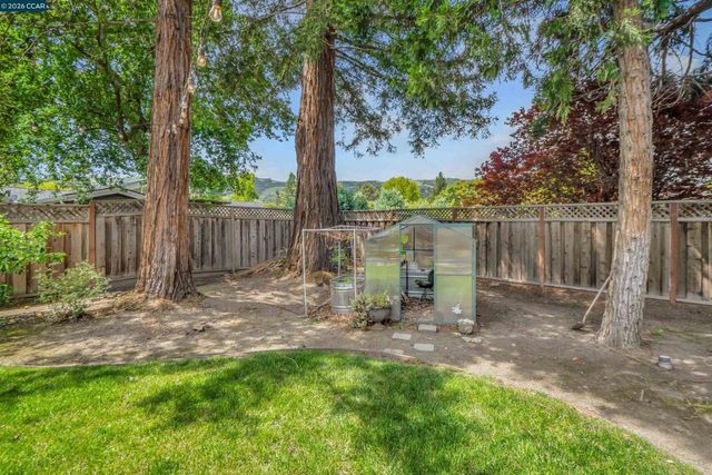383 Princeton Ln, Danville, CA 94526