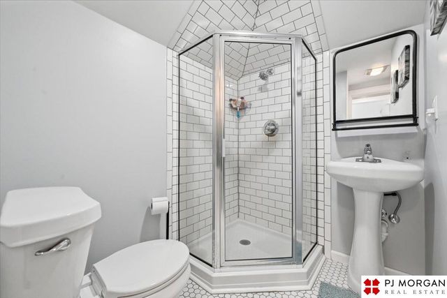 4016 Davenport Street, Omaha, NE 68131