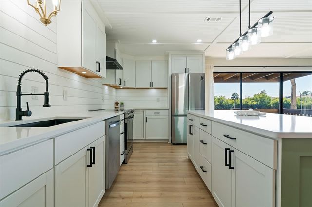 724 115TH AVENUE N 2202, St Petersburg, FL 33716