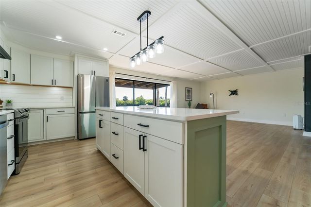 724 115TH AVENUE N 2202, St Petersburg, FL 33716