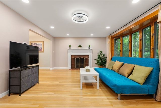 25 Meadowbrook Road, Sudbury, MA 01776