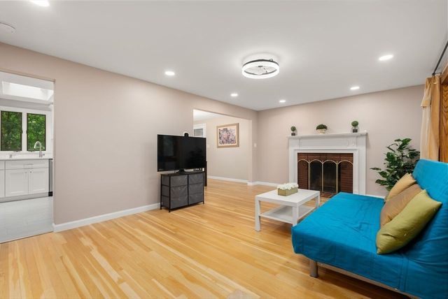 25 Meadowbrook Road, Sudbury, MA 01776