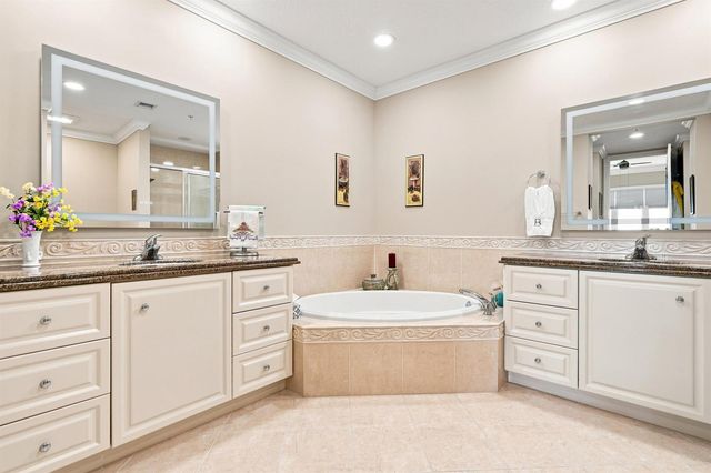 21 HARBOUR ISLE Drive W 302, Fort Pierce, FL 34949