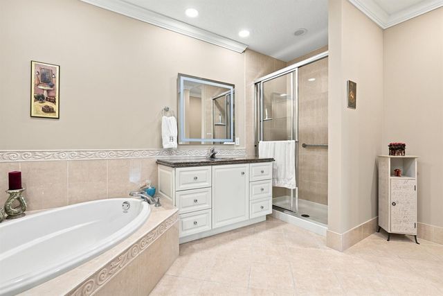 21 HARBOUR ISLE Drive W 302, Fort Pierce, FL 34949