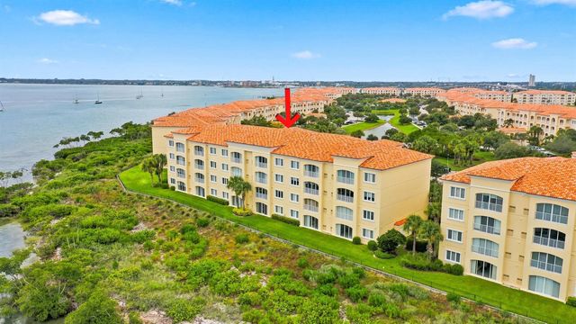 21 HARBOUR ISLE Drive W 302, Fort Pierce, FL 34949