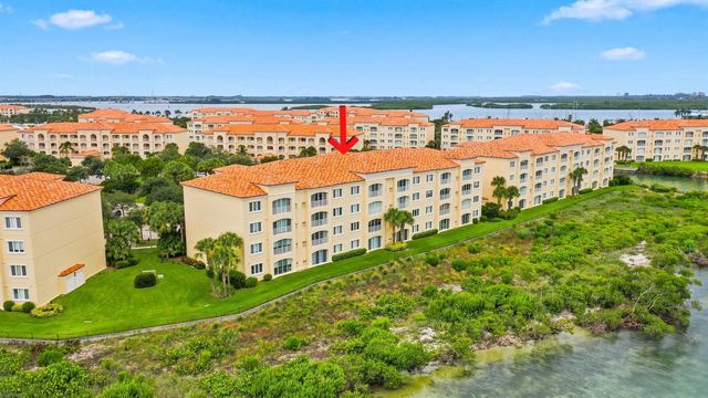 21 HARBOUR ISLE Drive W 302, Fort Pierce, FL 34949