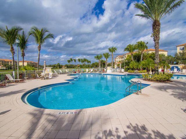 21 HARBOUR ISLE Drive W 302, Fort Pierce, FL 34949