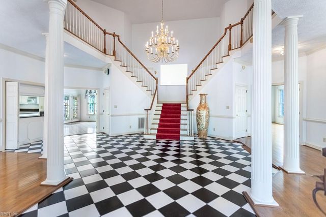 1711 Tyndall Point RD, Gloucester Point, VA 23062