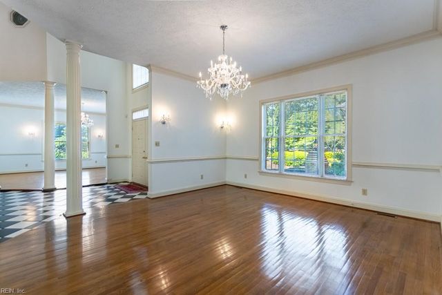 1711 Tyndall Point RD, Gloucester Point, VA 23062