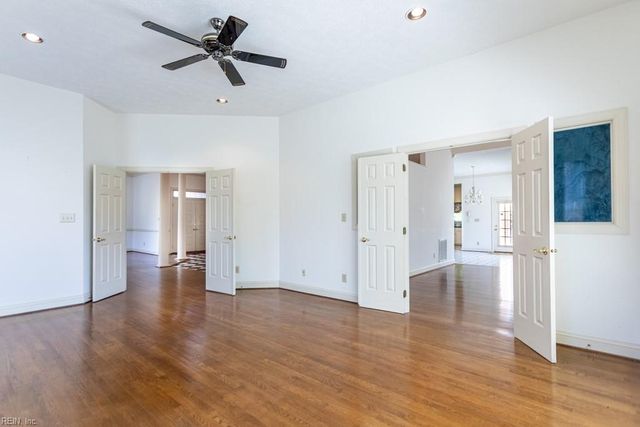 1711 Tyndall Point RD, Gloucester Point, VA 23062