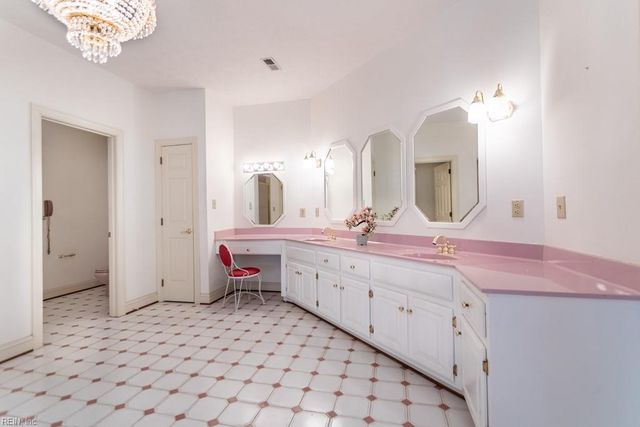 1711 Tyndall Point RD, Gloucester Point, VA 23062