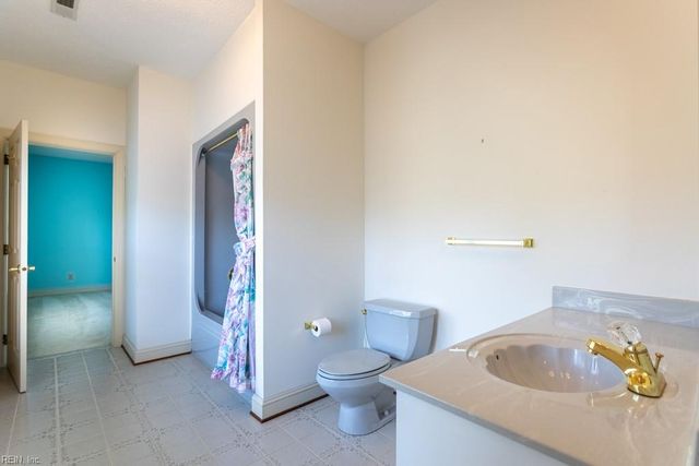 1711 Tyndall Point RD, Gloucester Point, VA 23062