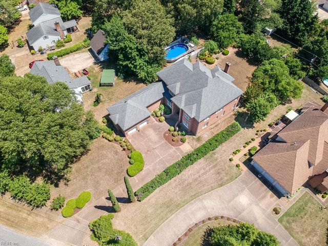 1711 Tyndall Point RD, Gloucester Point, VA 23062