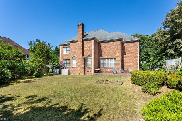 1711 Tyndall Point RD, Gloucester Point, VA 23062