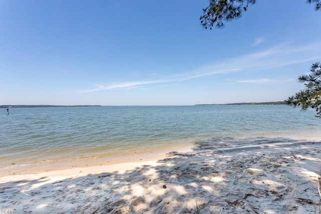 1711 Tyndall Point RD, Gloucester Point, VA 23062