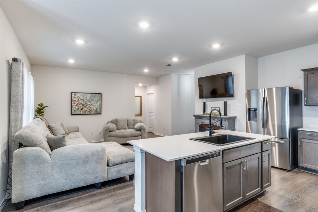 819 Twin Edge Drive, Royse City, TX 75189